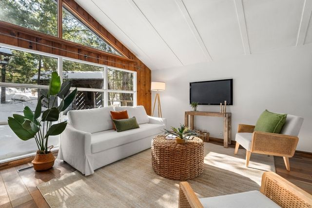 77 Old County Rd., Waltham, MA 02453