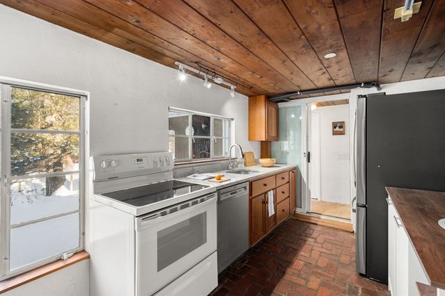 77 Old County Rd., Waltham, MA 02453