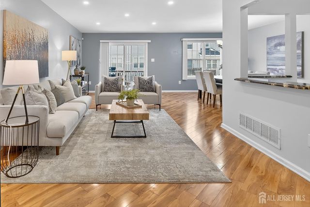 18 Bridgepointe Drive 18, South Amboy, NJ 08879