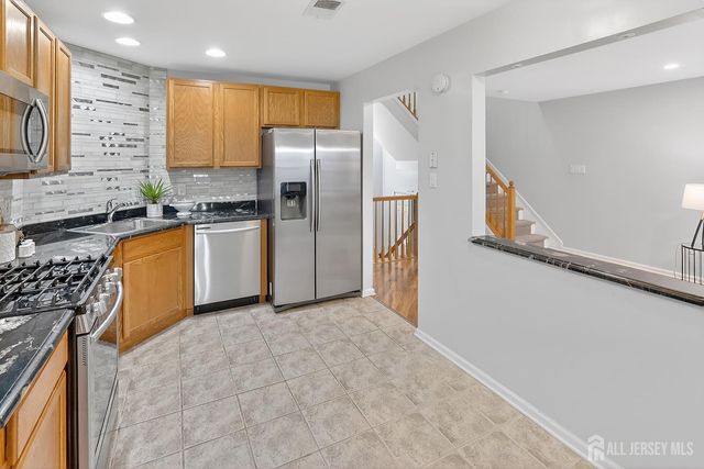 18 Bridgepointe Drive 18, South Amboy, NJ 08879