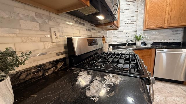 18 Bridgepointe Drive 18, South Amboy, NJ 08879