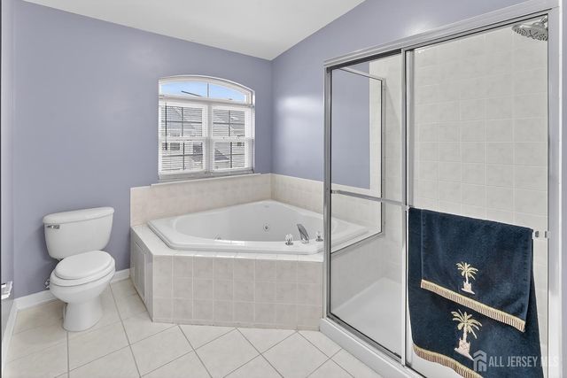 18 Bridgepointe Drive 18, South Amboy, NJ 08879