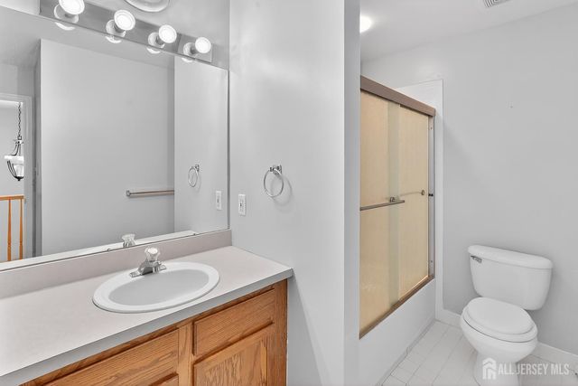 18 Bridgepointe Drive 18, South Amboy, NJ 08879