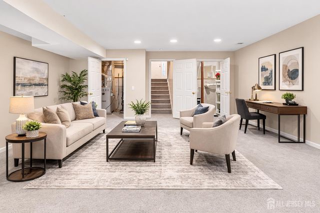 18 Bridgepointe Drive 18, South Amboy, NJ 08879