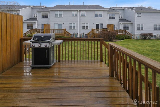 18 Bridgepointe Drive 18, South Amboy, NJ 08879