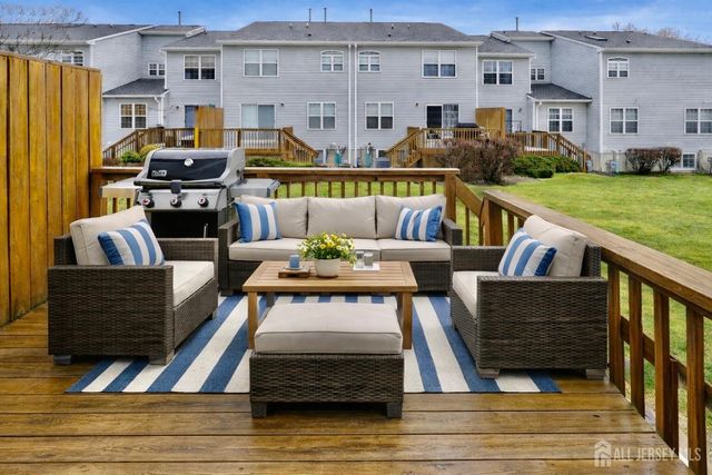 18 Bridgepointe Drive 18, South Amboy, NJ 08879