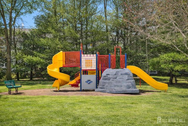 18 Bridgepointe Drive 18, South Amboy, NJ 08879