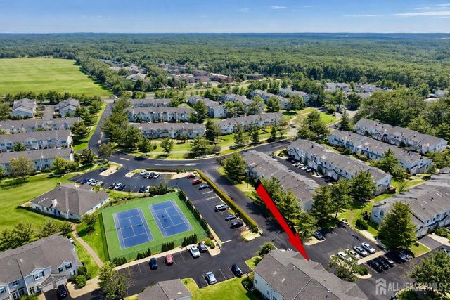 18 Bridgepointe Drive 18, South Amboy, NJ 08879