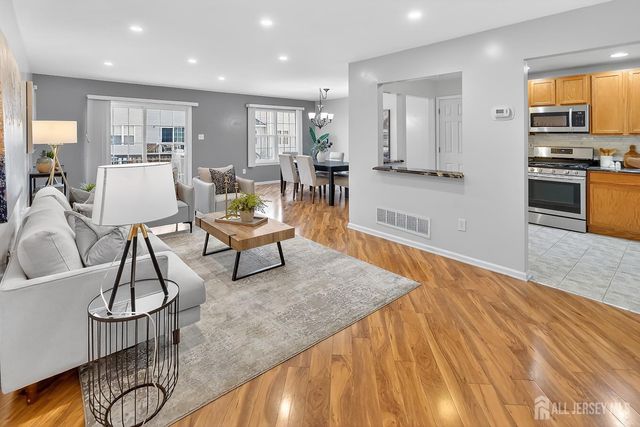 18 Bridgepointe Drive 18, South Amboy, NJ 08879