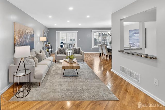 18 Bridgepointe Drive 18, South Amboy, NJ 08879