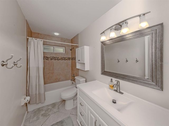 750 SHETLAND CIRCLE, Nokomis, FL 34275