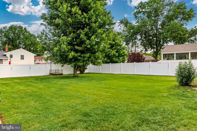 63 PLEASANT VALLEY DR, West Deptford, NJ 08096