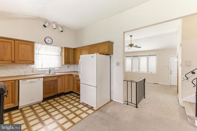 63 PLEASANT VALLEY DR, West Deptford, NJ 08096