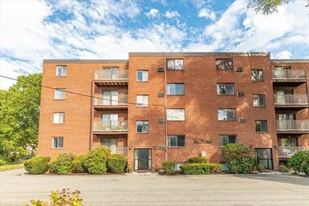 295 Main St 24, Reading, MA 01867