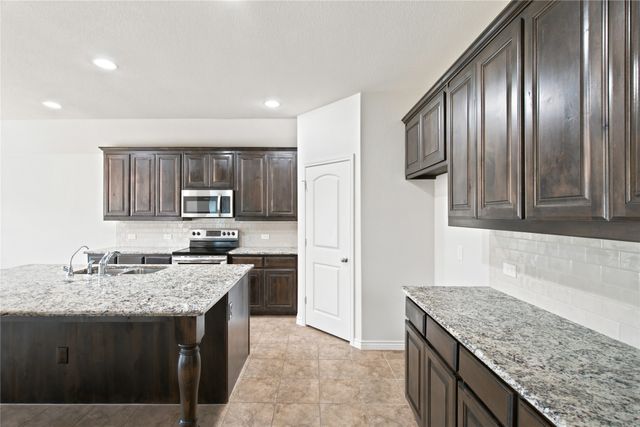 217 Angelina Court, Azle, TX 76020