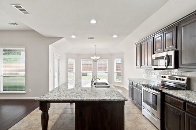 217 Angelina Court, Azle, TX 76020