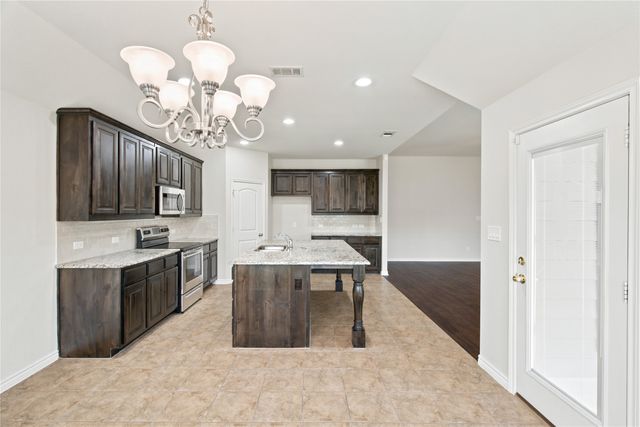 217 Angelina Court, Azle, TX 76020