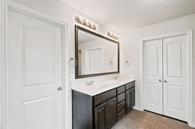 217 Angelina Court, Azle, TX 76020