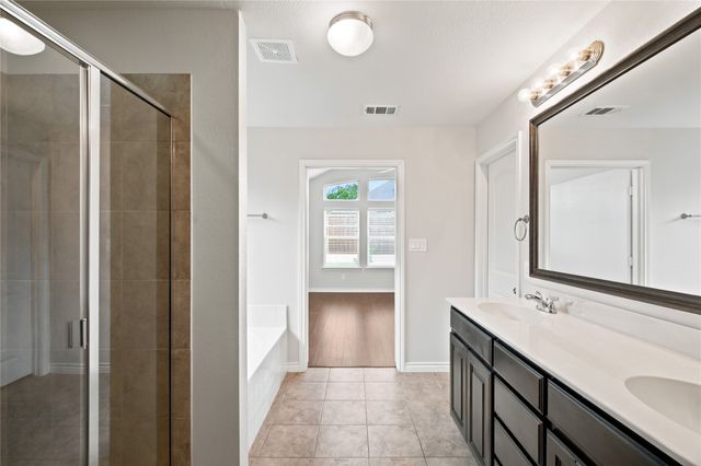217 Angelina Court, Azle, TX 76020