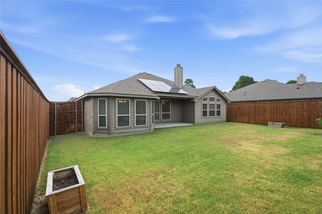 217 Angelina Court, Azle, TX 76020