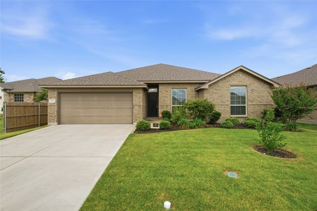217 Angelina Court, Azle, TX 76020