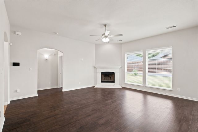 217 Angelina Court, Azle, TX 76020