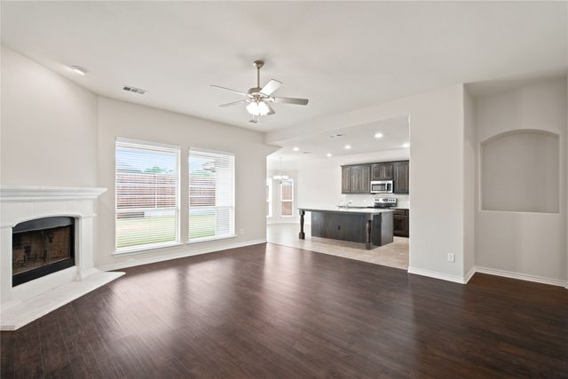 217 Angelina Court, Azle, TX 76020