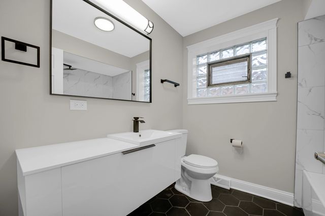 12930 S Carpenter Street, Calumet Park, IL 60827