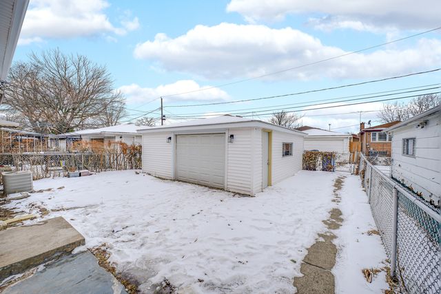 12930 S Carpenter Street, Calumet Park, IL 60827