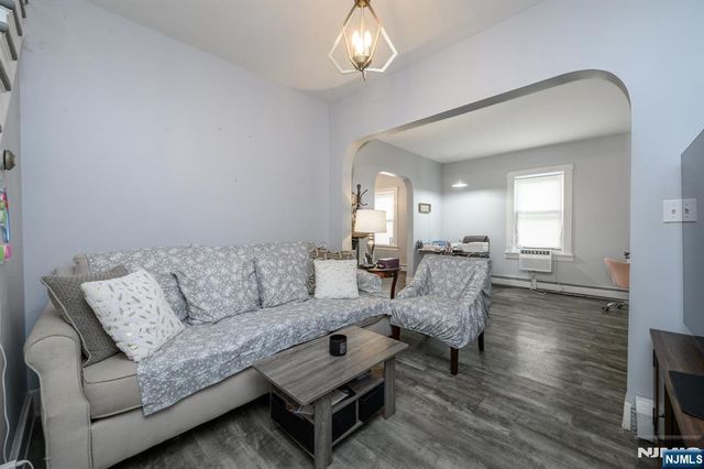 25 Comfort Place, Clifton, NJ 07011