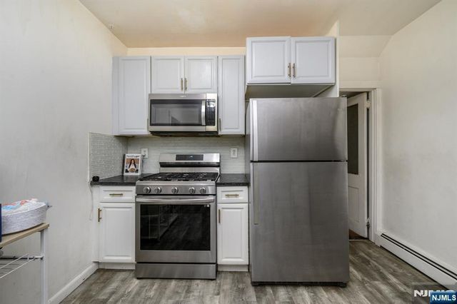 25 Comfort Place, Clifton, NJ 07011