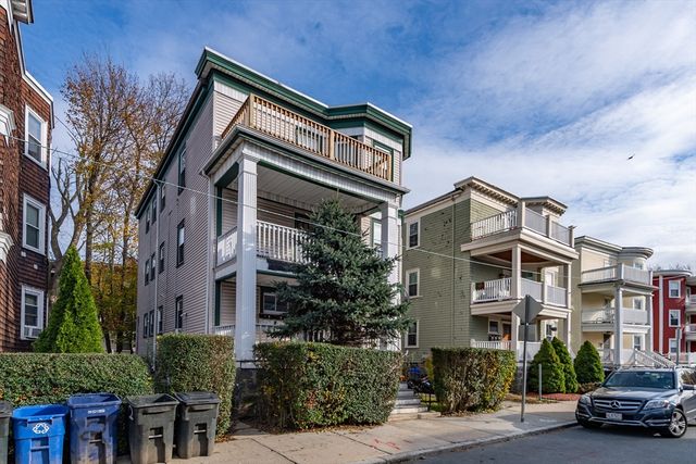 18 Santuit St, Boston, MA 02124