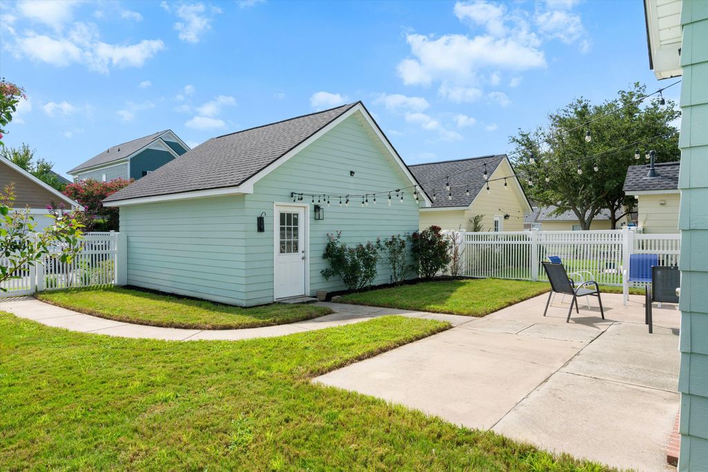 Image 28 of property listing at 319 Pimpernel Street, Summerville, SC 29483