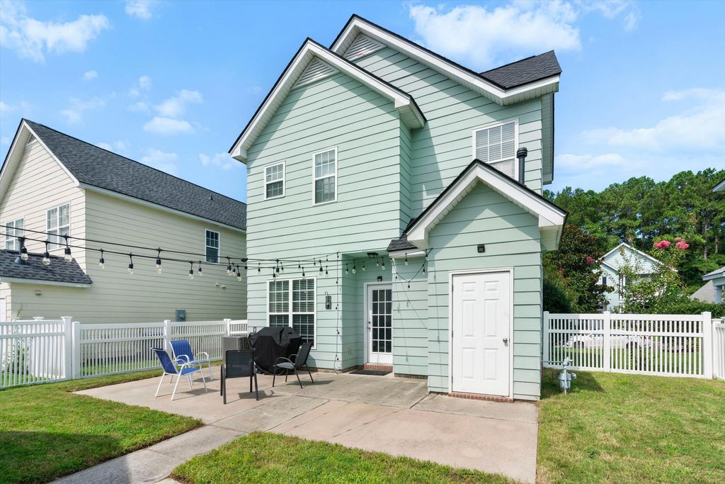 Image 29 of property listing at 319 Pimpernel Street, Summerville, SC 29483