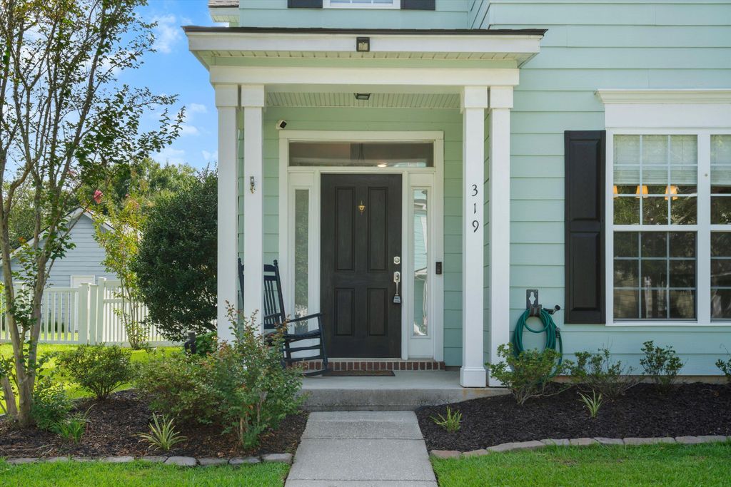 Image 3 of property listing at 319 Pimpernel Street, Summerville, SC 29483