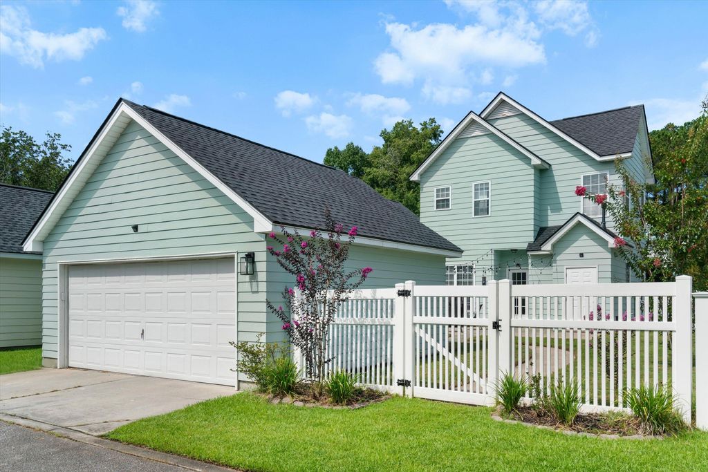 Image 30 of property listing at 319 Pimpernel Street, Summerville, SC 29483