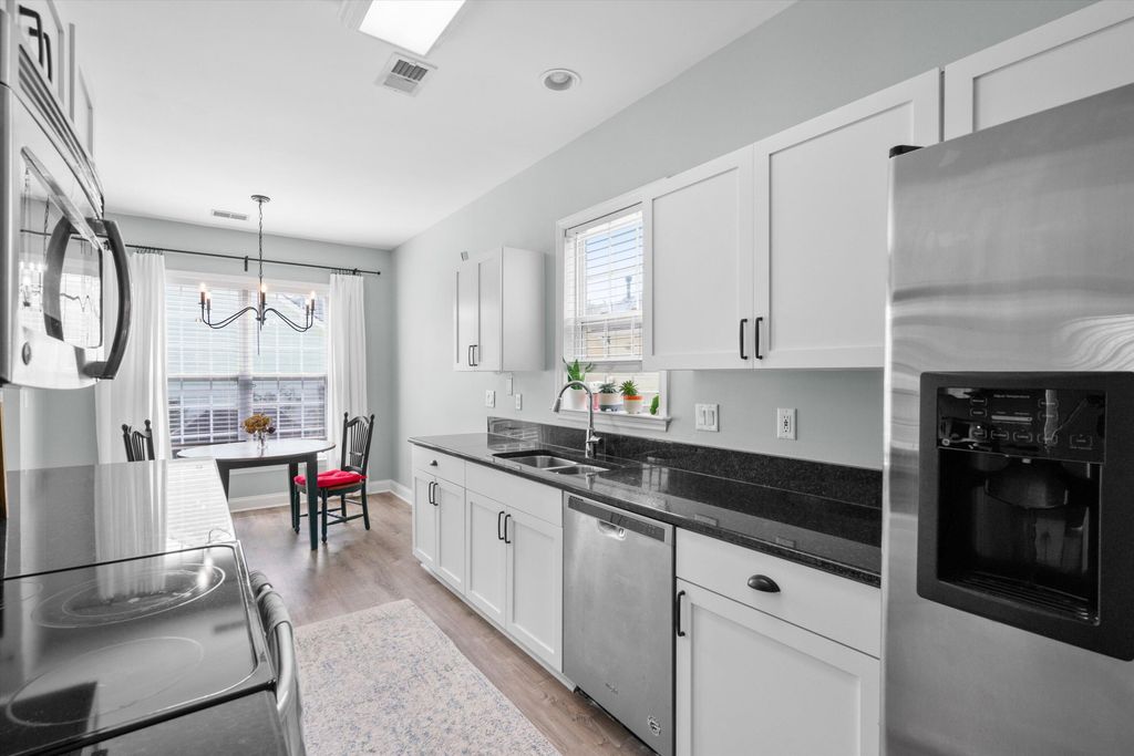 Image 7 of property listing at 319 Pimpernel Street, Summerville, SC 29483