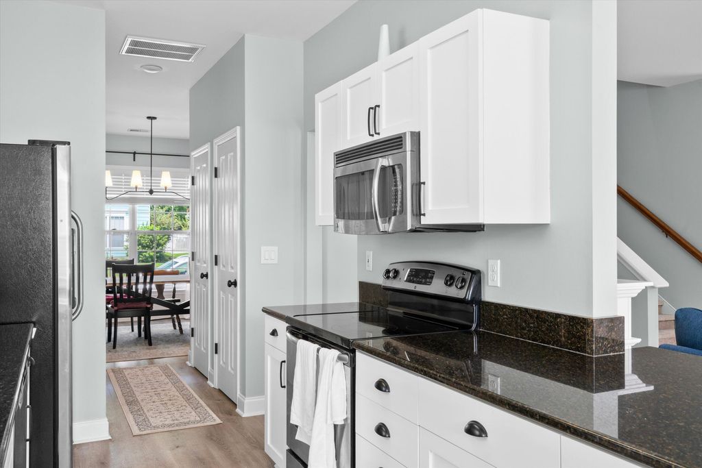 Image 8 of property listing at 319 Pimpernel Street, Summerville, SC 29483