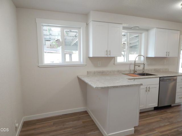 8222 Division Road, White City, OR 97503