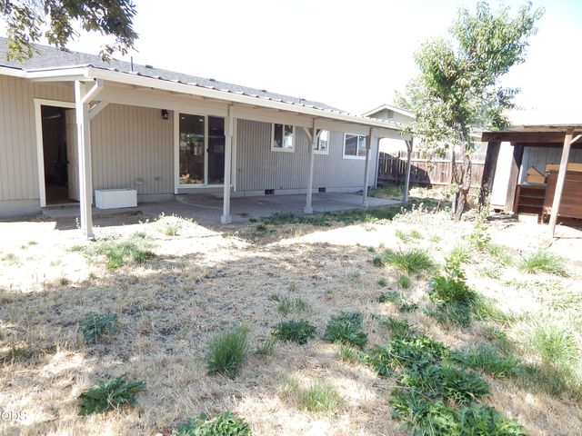 8222 Division Road, White City, OR 97503