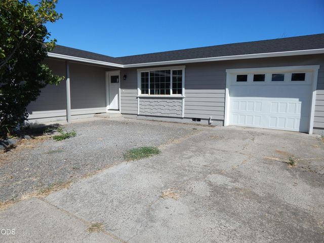 8222 Division Road, White City, OR 97503