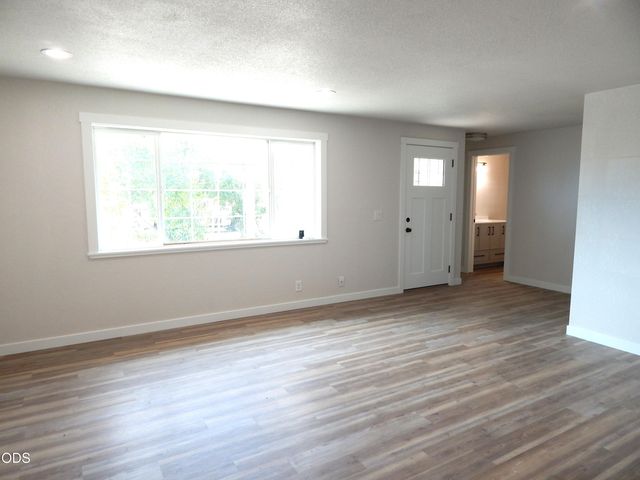 8222 Division Road, White City, OR 97503
