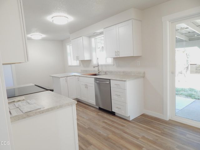 8222 Division Road, White City, OR 97503