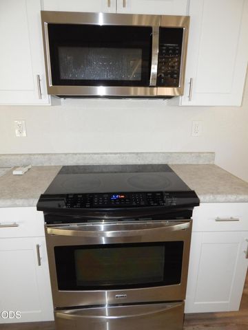 8222 Division Road, White City, OR 97503