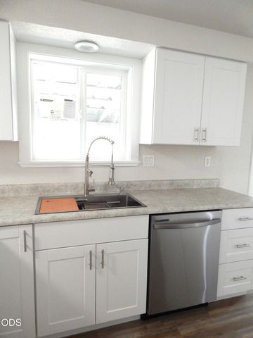 8222 Division Road, White City, OR 97503