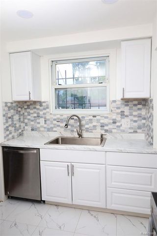 15405 Winthrop Street, Detroit, MI 48227
