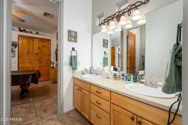 2423 E Arrowhead Trail, Gilbert, AZ 85297