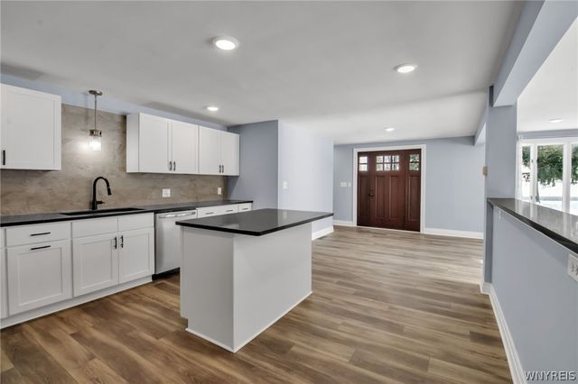 6212 New Taylor Road, Orchard Park, NY 14127