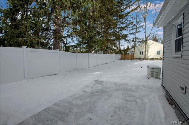 6212 New Taylor Road, Orchard Park, NY 14127