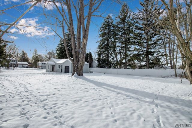 6212 New Taylor Road, Orchard Park, NY 14127